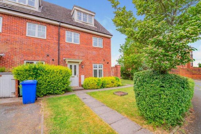 3 Bedroom Property To Rent In Oakwood Grove, Manchester, M26