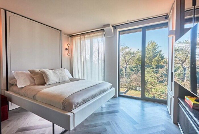 Studio To Rent In Willesden Lane, London, NW2