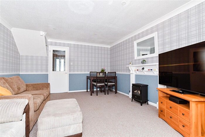 3 Bedroom Semi-Detached House For Sale In Midsummer Road, Snodland, Kent, ME6