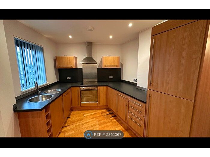 2 Bedroom Flat To Rent In Brook House, Manchester, M15