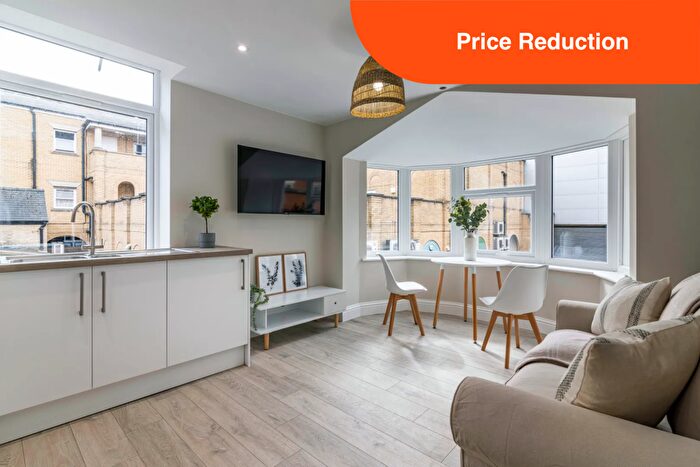 1 Bedroom Flat To Rent In Powell House // Luxury Bed Apt // Aug, LN5