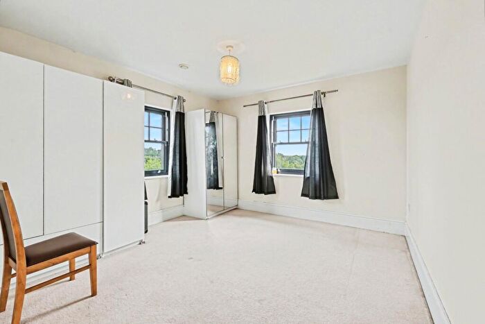 2 Bedroom Flat For Sale In Clickers Drive, Northampton, NN5