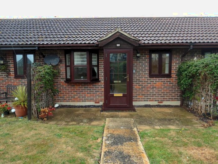 1 Bedroom Bungalow To Rent In Sussex Court, Elmer Sands, PO22