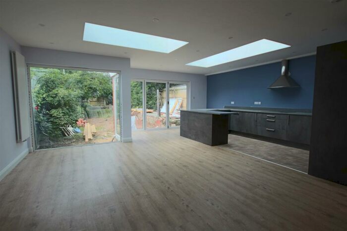 4 Bedroom Semi-Detached Bungalow To Rent In Thornhill Avenue, Brighton, BN1