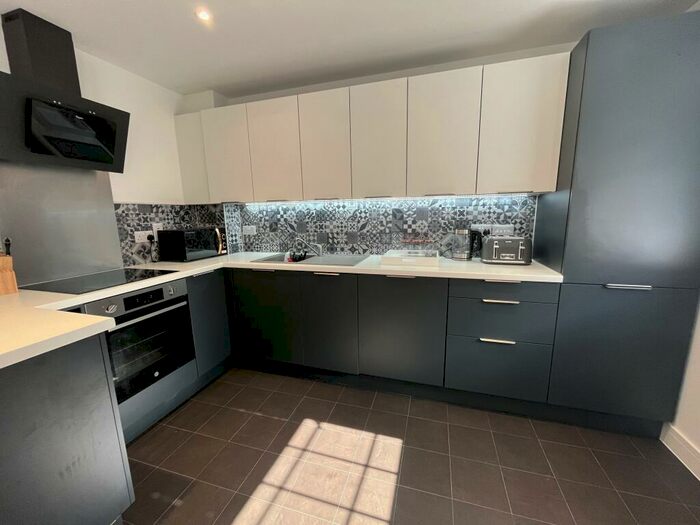 2 Bedroom Flat To Rent In Old Town, SN1