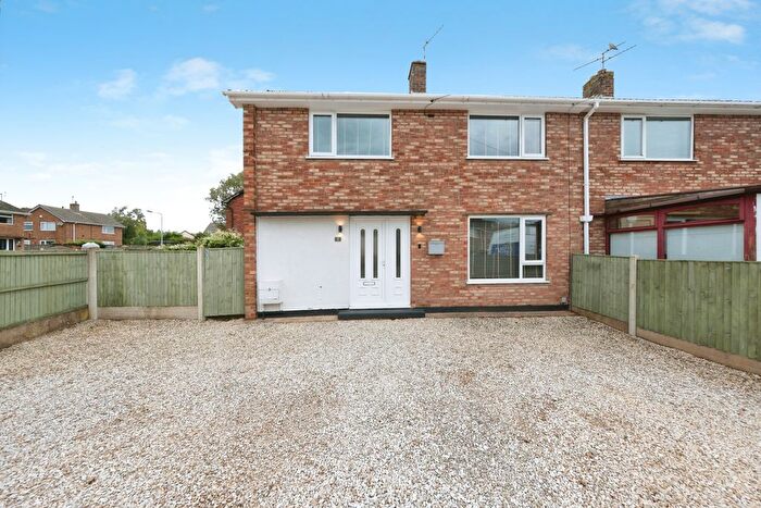 4 Bedroom Semi-detached House For Sale In Lime Tree Place, Mansfield, NG21