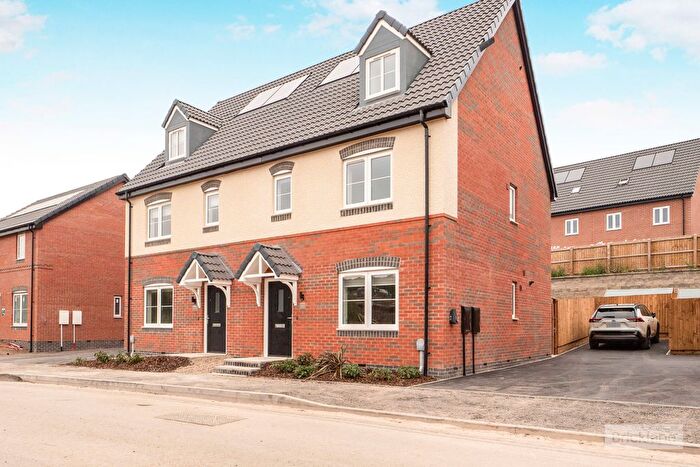 4 Bedroom Semi-Detached House To Rent In Bluebell Way, Shepshed, Loughborough, LE12