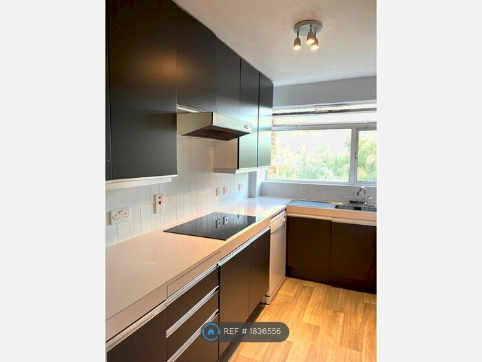 2 Bedroom Flat To Rent In Woodlands, London, NW11