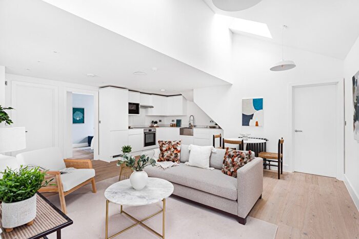 2 Bedroom Flat For Sale In Church Road, Teddington, TW11