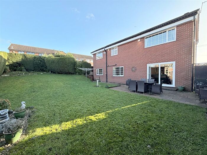 4 Bedroom Detached House For Sale In Lapwing Close, Stalybridge, SK15