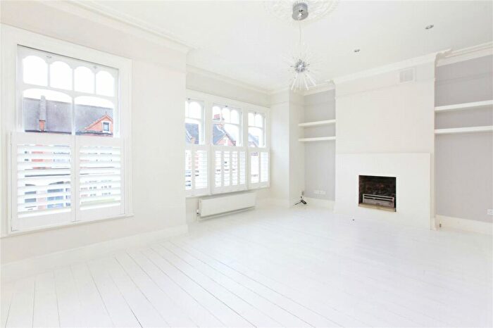 3 Bedroom Flat To Rent In Barnard Road, Battersea, London, SW11