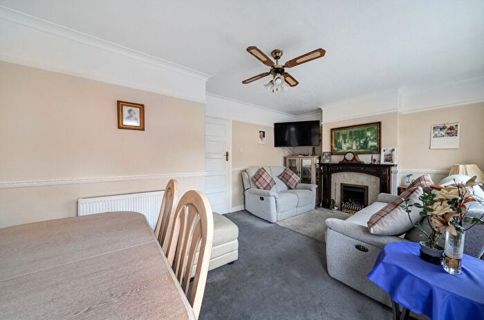 2 Bedroom Bungalow For Sale In Brookfields Avenue, Mitcham, CR4