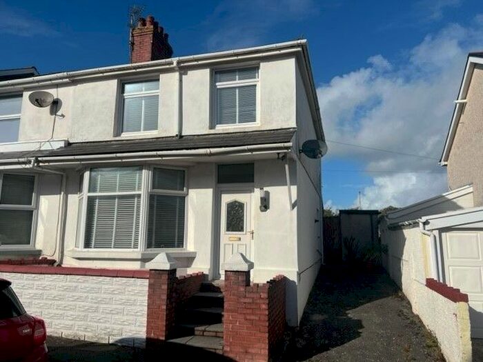 3 Bedroom Semi-Detached House To Rent In Lewis Place, Porthcawl, CF36