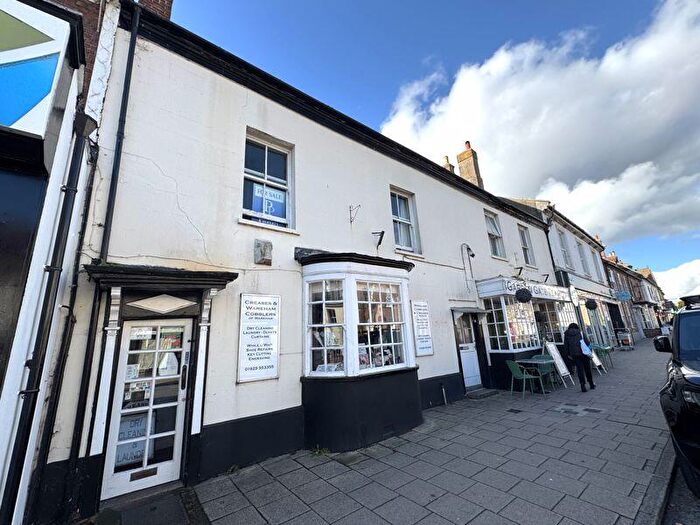 2 Bedroom Flat For Sale In North Street, Wareham, BH20