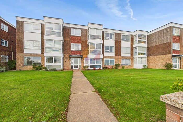 2 Bedroom Flat For Sale In Queens House, Frinton On Sea, CO13
