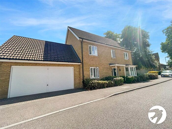 4 Bedroom Detached House To Rent In Martin Drive, Stone, Dartford, Kent, DA2