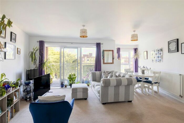 2 Bedroom Flat To Rent In Mullins Place, London, SW4