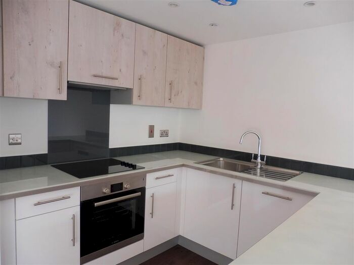2 Bedroom Flat To Rent In Commercial Road, Southampton, SO15
