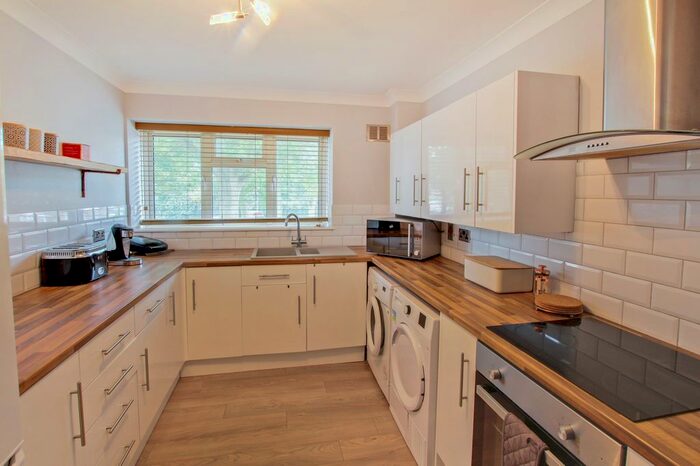 2 Bedroom Maisonette To Rent In Wakehams Green Drive, Crawley, RH10