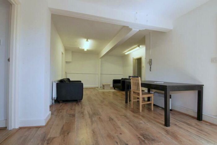 4 Bedroom House To Rent In Frobisher Road, Harringay, London, N8