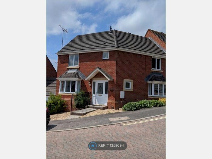 3 Bedroom End Of Terrace House To Rent In Clover Avenue, Exeter, EX4