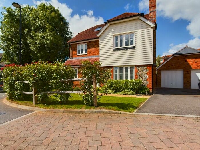 5 Bedroom Detached House To Rent In Centurion Close, Billingshurst, RH14