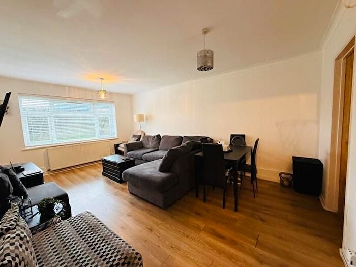 2 Bedroom Flat To Rent In Tithe Court, Langley, SL3