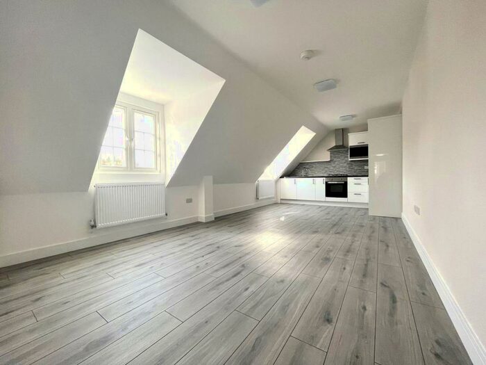 2 Bedroom Apartment To Rent In High Street, Godalming, GU7