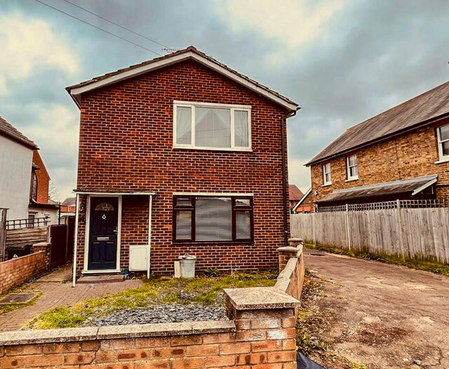 2 Bedroom Maisonette To Rent In Walton Road, Hoddesdon, EN11