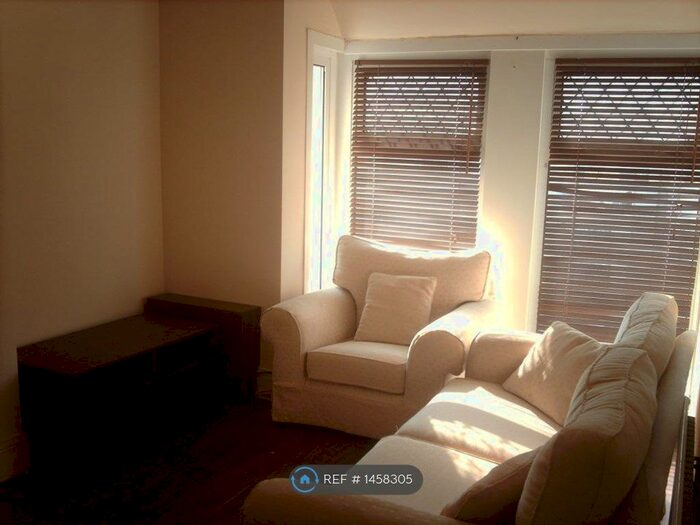 2 Bedroom Flat To Rent In Suffolk Place, Porthcawl, CF36