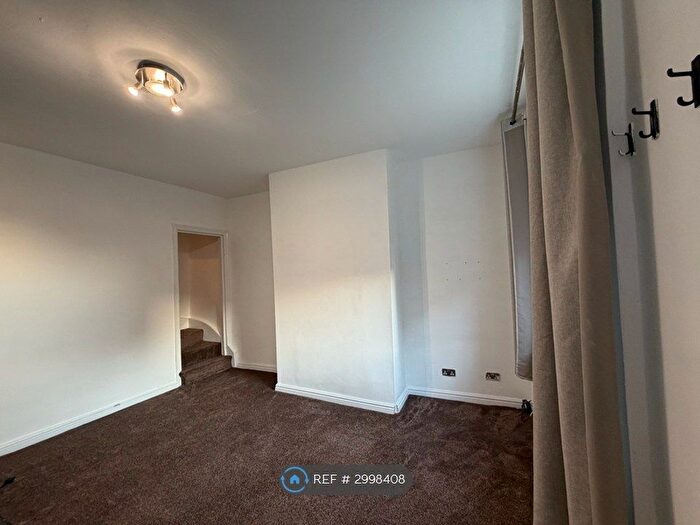 2 Bedroom Terraced House To Rent In Nuttall Road, Bradford, BD3