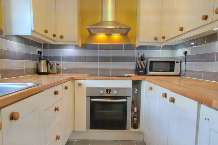 2 Bedroom End Of Terrace House To Rent In Osborne Road, Southampton, SO40