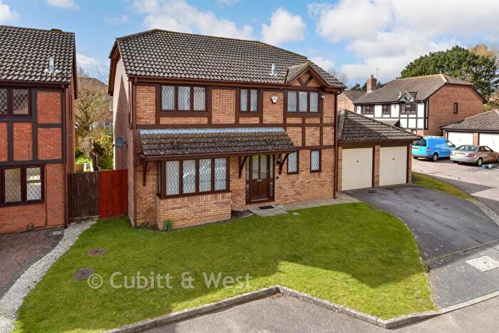 4 Bedroom Detached House For Sale In Batemans Close, Worthing, West Sussex, BN13