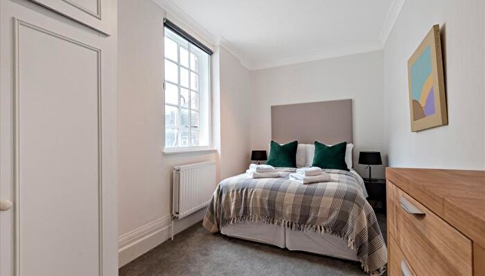 2 Bedroom Apartment To Rent In Park Road, London, NW8