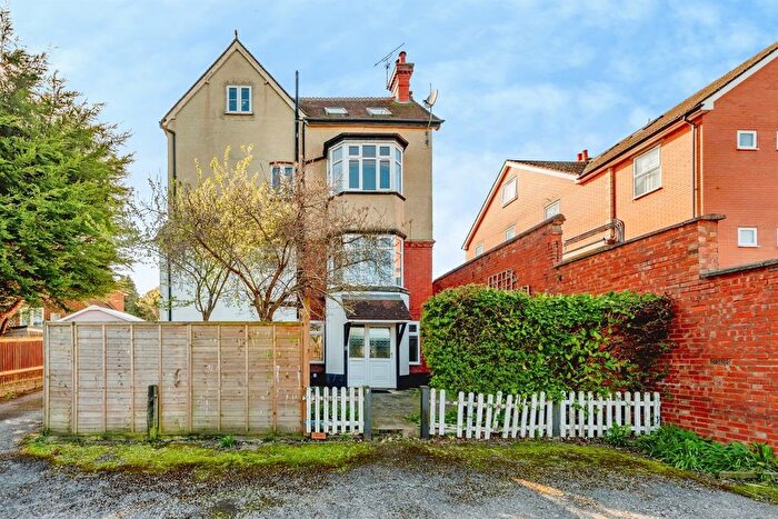 1 Bedroom Flat For Sale In Woodlands Road, Redhill, RH1