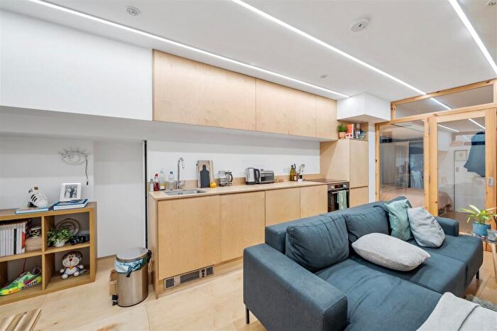 1 Bedroom Flat To Rent In Balls Pond Road, London, N1