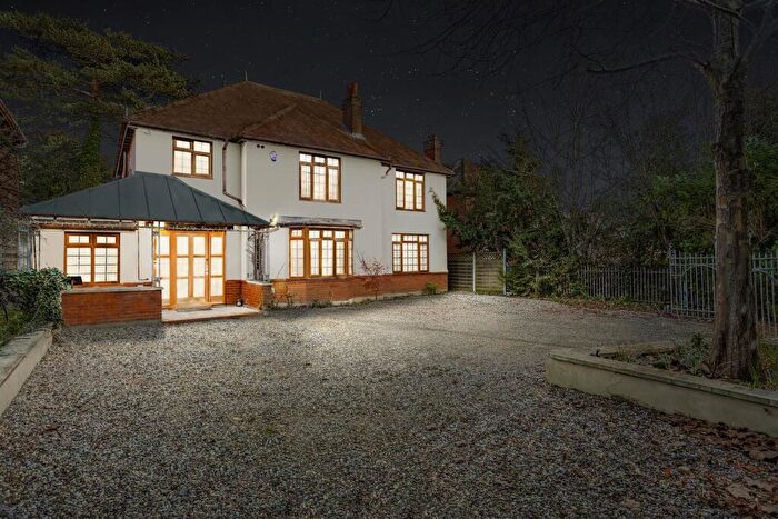 5 Bedroom Detached House To Rent In Ingrave Road, Brentwood, CM15