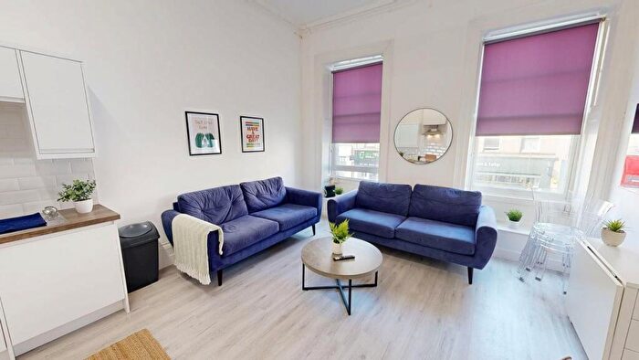 3 Bedroom Flat To Rent In Flat, /, Park Street, BS1