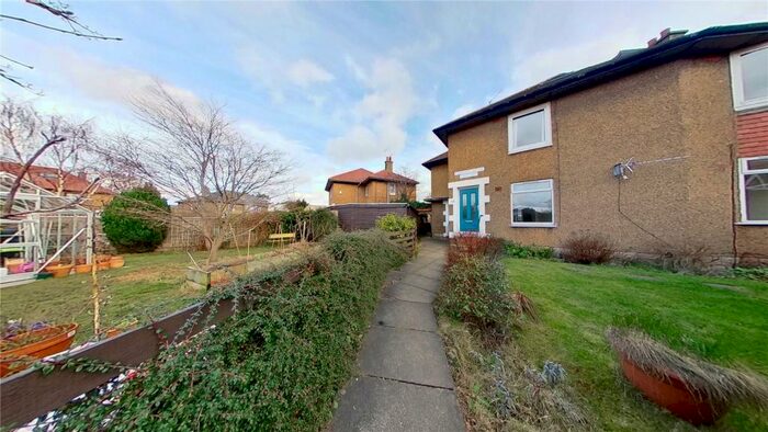 2 Bedroom Flat To Rent In Colinton Mains Crescent, Edinburgh, EH13