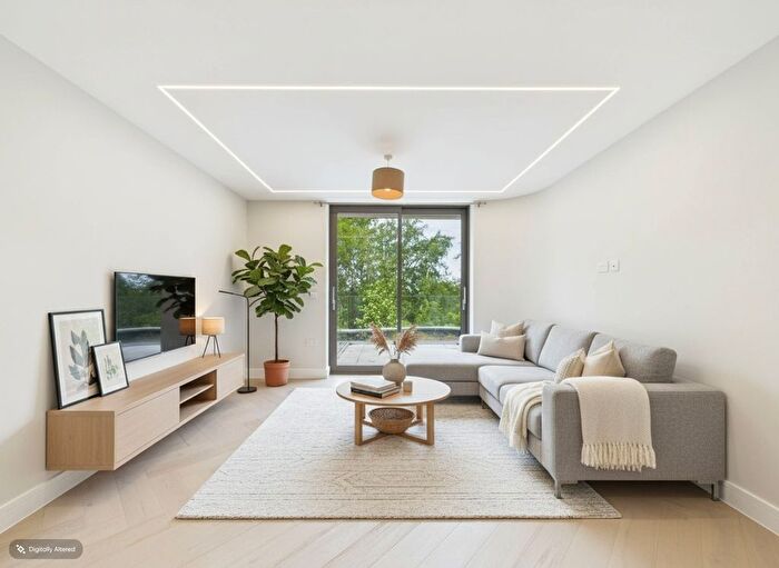 3 Bedroom Flat For Sale In Broadwater Down, Tunbridge Wells, Kent, TN2