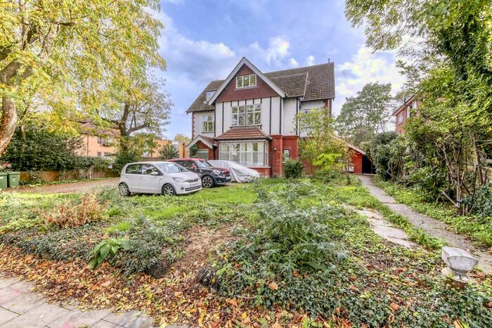 3 Bedroom Flat To Rent In Bromley Road, Shortlands, Bromley, BR2