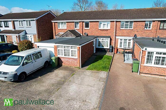 3 Bedroom Terraced House For Sale In St. Annes Close, West Cheshunt, EN7