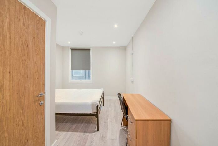 Studio To Rent In Colonnade Building, Sunbridge Road, Bradford, BD1