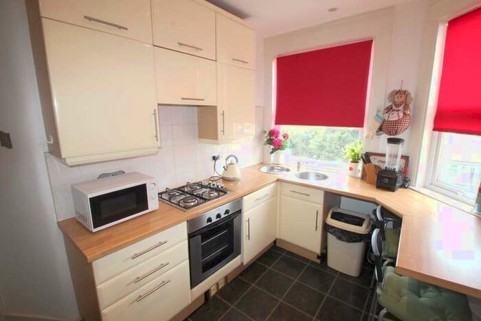 2 Bedroom Flat To Rent In Ballards Lane, North Finchley, London, N12