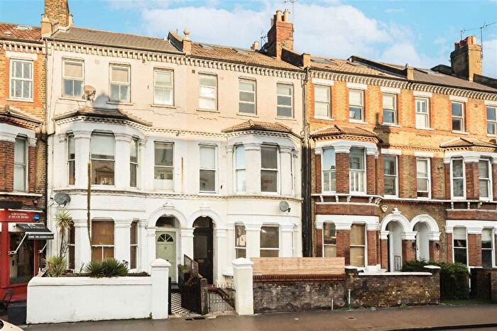 2 Bedroom Flat For Sale In Battersea Rise, Clapham Junction, SW11