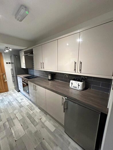 5 Bedroom Terraced House To Rent In Empress Road, Liverpool - Students /, L7