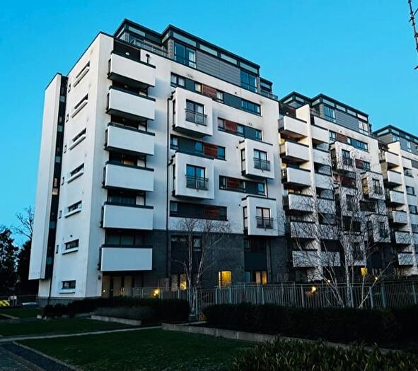 2 Bedroom Flat To Rent In Flat, Colonsay View, Edinburgh, EH5