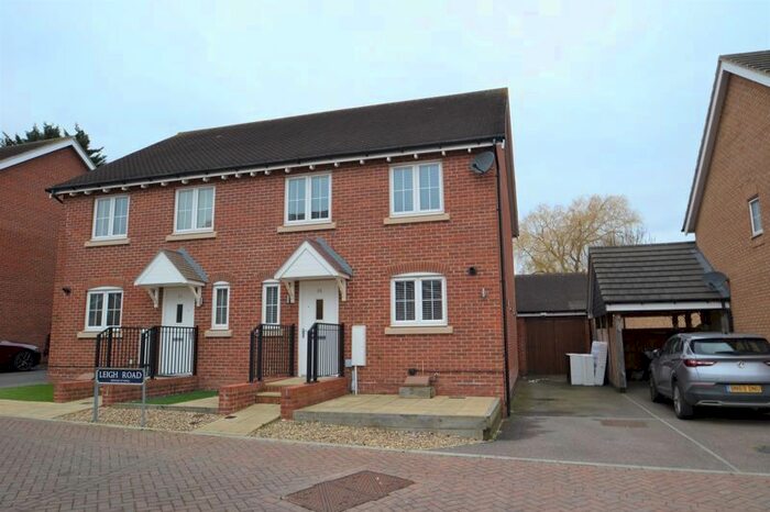 4 Bedroom Semi-Detached House To Rent In Leigh Road, Sittingbourne, ME10