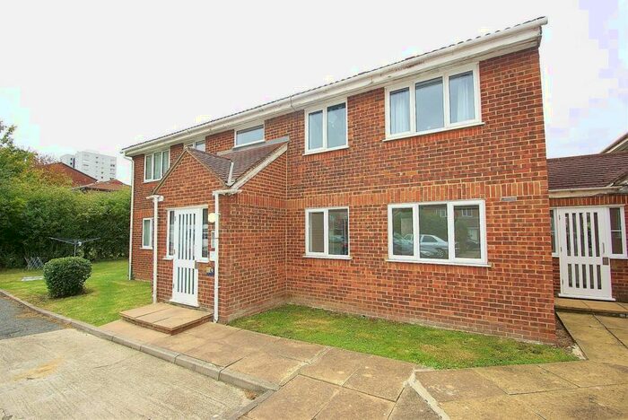 2 Bedroom Apartment To Rent In Conway Gardens, Grays, RM17