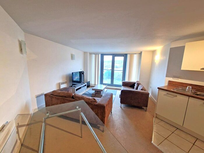 3 Bedroom Flat To Rent In Silk Mill, Dewsbury Road, Elland, West Yorkshire, , Uk, HX5